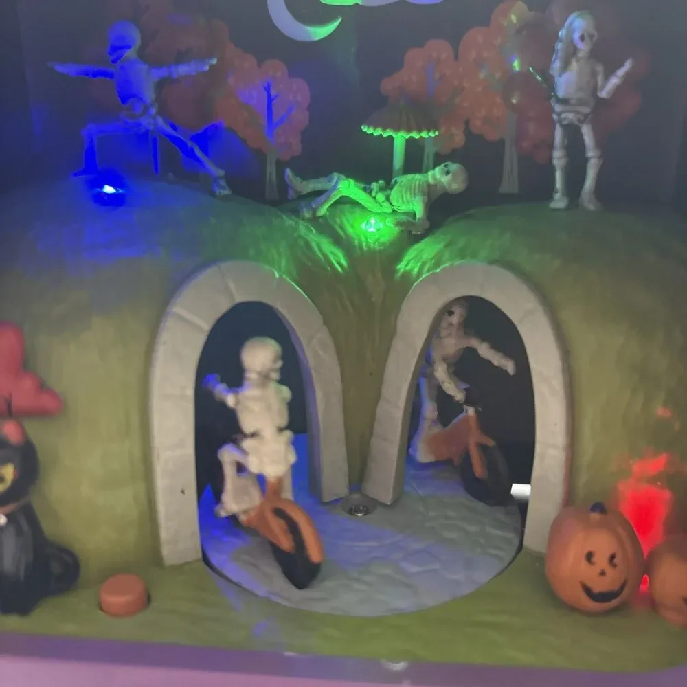 TARGET HYDE & EEK! BOUTIQUE ANIMATED TV LIGHTS SOUNDS HALLOWEEN 2022 DECOR